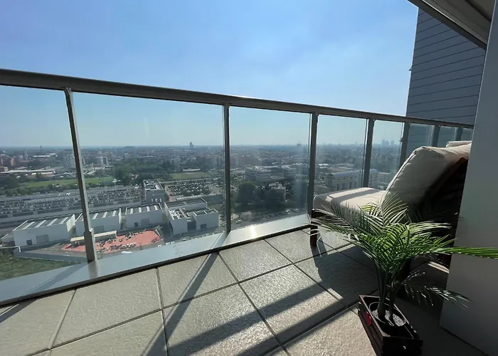 Skyline15-elegant Panoramic Apartment-metro M1- Only 20 Minutes From Cathedral Prázdninový dům Milán